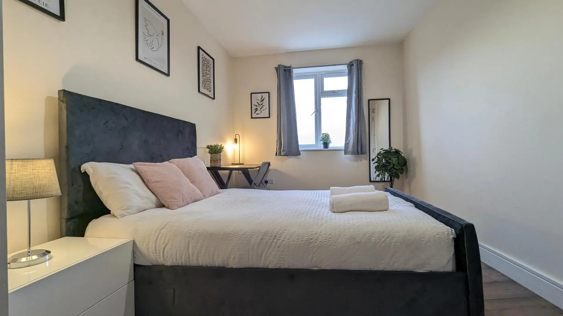 2 Ensuite Bedroom House Near Centre Free Parking York
