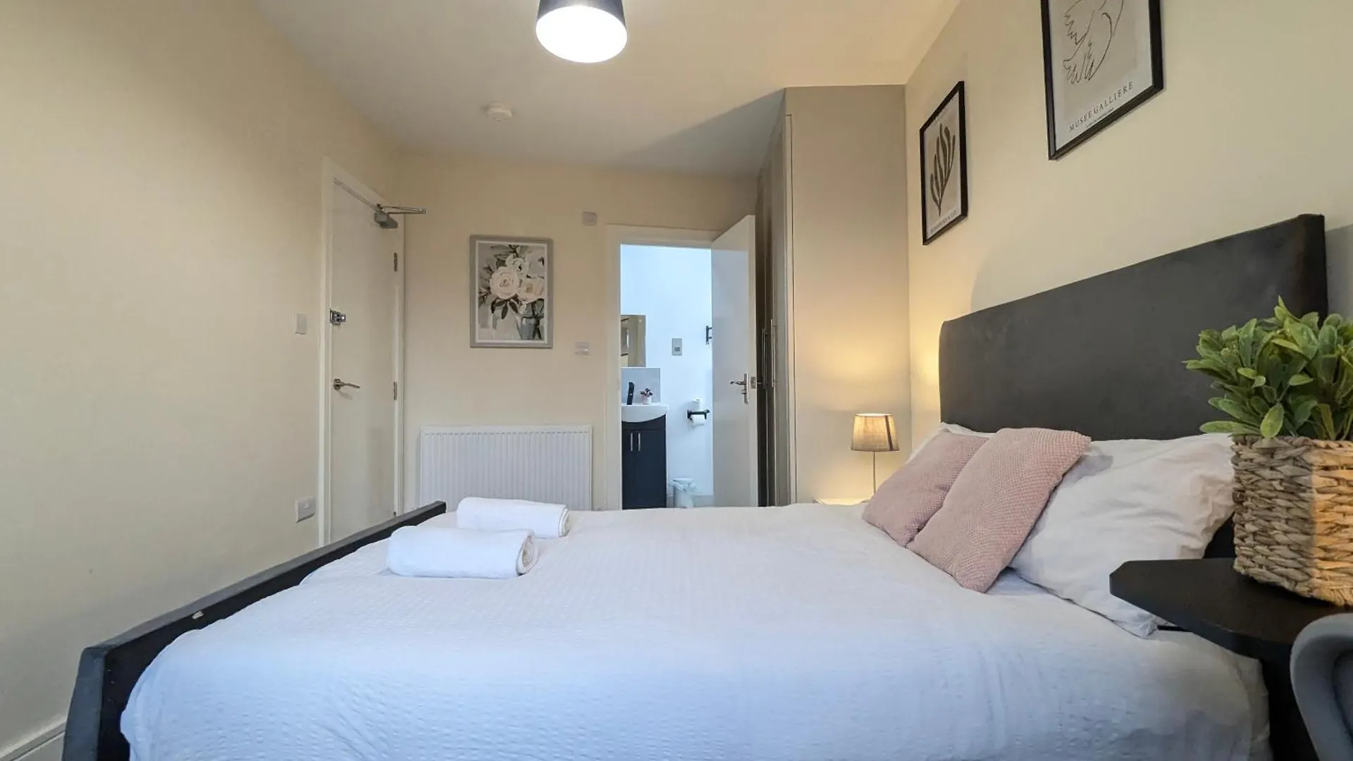 2 Ensuite Bedroom House Near Centre Free Parking York 0*,