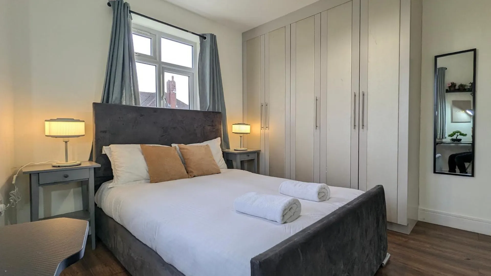 2 Ensuite Bedroom House Near Centre Free Parking York Holiday home