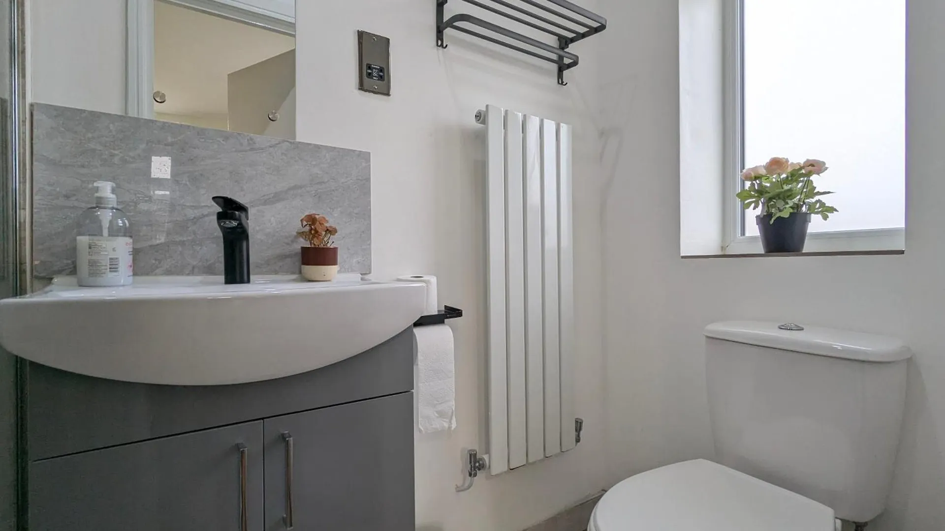 2 Ensuite Bedroom House Near Centre Free Parking York