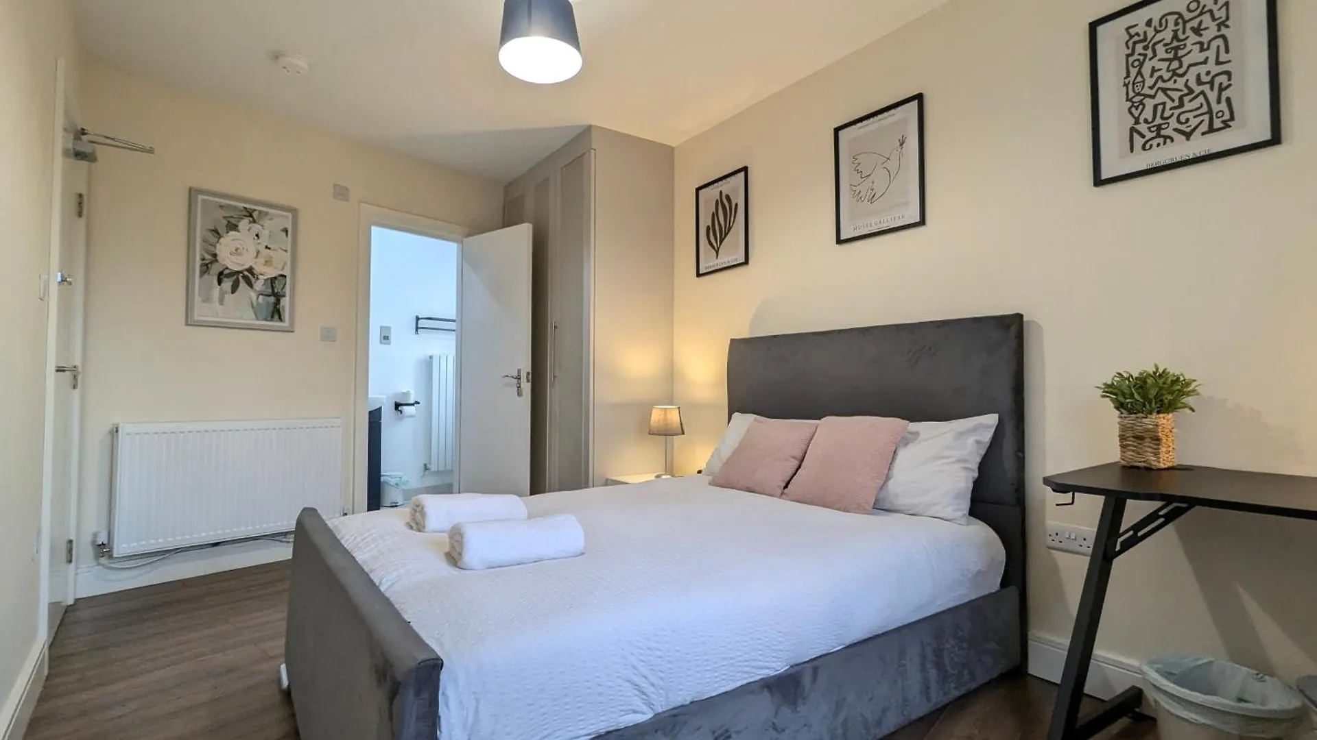 2 Ensuite Bedroom House Near Centre Free Parking York 0*,